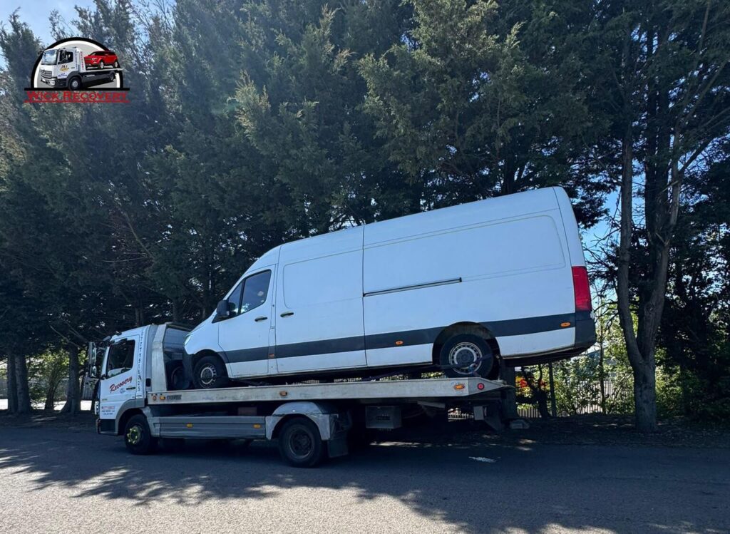 24/7 vehicle recovery van in action on the M25 motorway